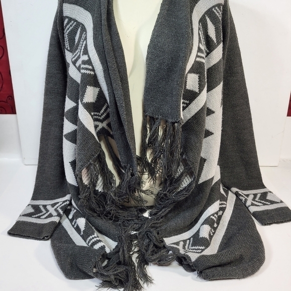 Revamped Sweater Knits Patterned Caridgan - Picture 2 of 6